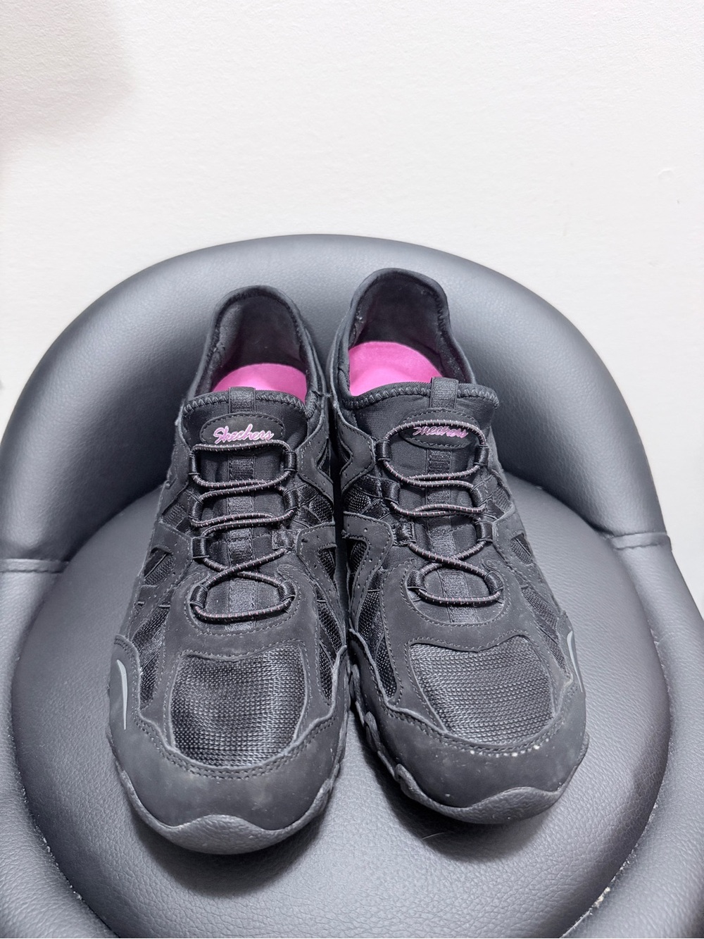 Skechers Women's Black Leather Athletic Sneakers with Pink Insole Size 7.5
